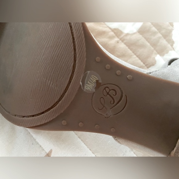 Lucky Brand neutral heels - Picture 7 of 7